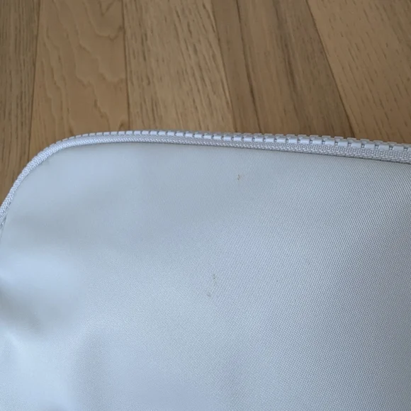 Lululemon Everywhere Belt Bag, 1L Grey Silver - Picture 9 of 12